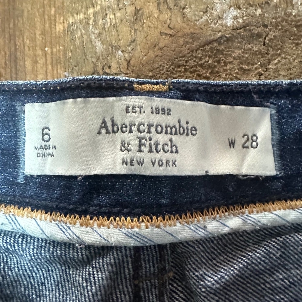 Abercrombie & Fitch Distressed Denim Cutoff Shorts Medium Wash Size 6 W28 - Picture 3 of 6
